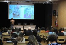 Las familias de O Porriño aprenden a identificar los problemas de visión de los niños