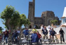 Paseo en bicicleta para mayores con enfermedades neurodegenerativas en Nigrán