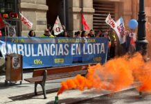 Persoal de Ambulancias do Atlántico mobilízase no Sergas en Vigo para reclamar a licitación do servizo