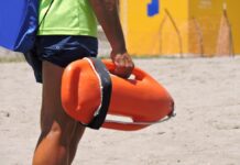 La Xunta financiará la contratación de socorristas para garantizar este verano la seguridad en playas y piscinas