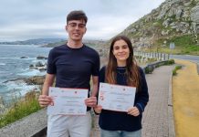 Dos estudiantes de Baiona reciben el premio Megabau por sacar más de un 9 de nota