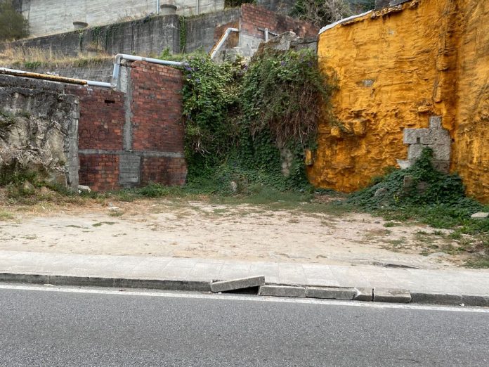 Converxencia 21 solicita que se arreglen los desperfectos de la calle en Martínez Padín