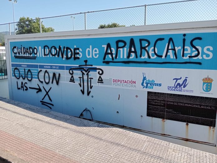 vandálicos en las pistas de tenis de Areas