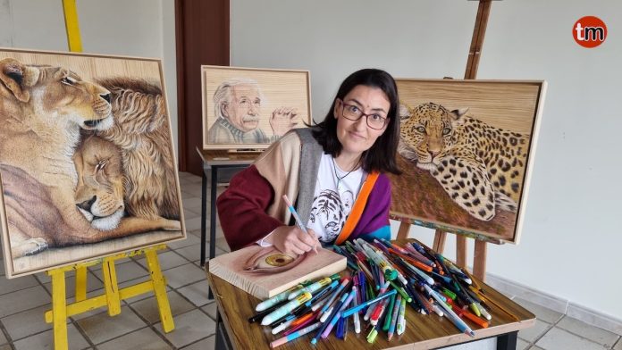 uma retratos cuadros pintados boligrafos bic gondomar