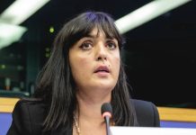 Charla con Amelia Tiganus en A Guarda por el 25N