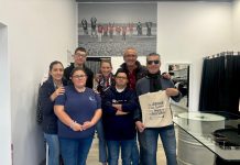 Serafín Zubiri visita la tienda del Juan María en Porto do Molle