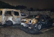 Arden dos coches de madrugada en pleno centro de A Guarda