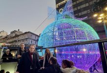 El Bus do Nadal de Vigo incorpora 1.000 luces LED y suma más de 3.000 pasajeros