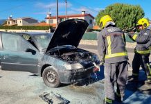 Un coche se incendia en plena marcha en Tomiño