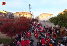 Más de 400 Papanoeles en moto llenan las calles de Tomiño
