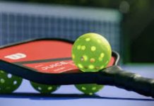 Jornada de puertas abiertas en el pabellón de Baiona para conocer el pickleball