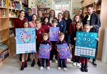 Presentan o calendario solidario do Colexio Atlántida de Vigo a favor das persoas con esclerose múltiple