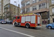 Arde por completo una vivienda y un galpón anexo en Vigo