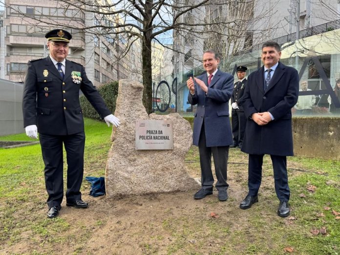 Caballero participa en la inauguración de la Plaza de la Policía Nacional