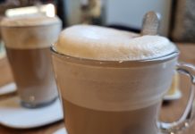 Una conversación sobre identidad protagoniza una nueva cita de los Cafés en Igualdade