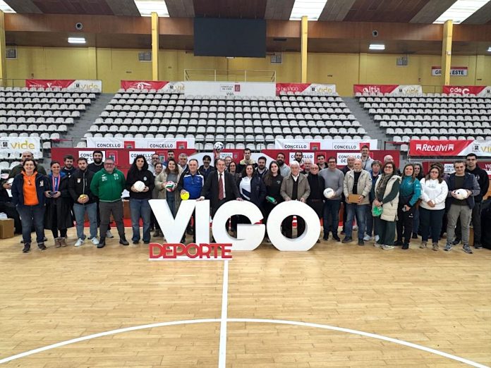 Caballero entrega el nuevo material para 38 escuelas deportivas de la ciudad