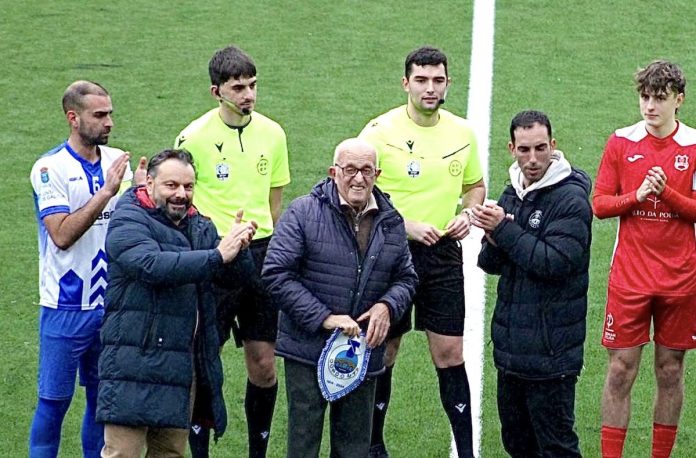 Gondomar Club de Fútbol rinden homenaje a Tomás Pereira