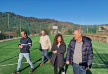 Oia mejora la pista multideporte de Loureza