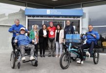 La Xunta entrega a la Asociación Discamino dos nuevos triciclos adaptados