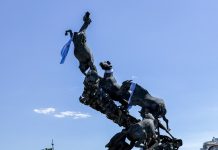 Saca tu bandera celeste al balcón