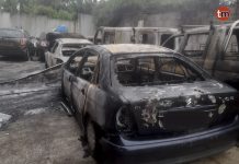 Un incendio afecta a siete vehículos en Tui