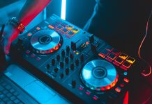 Peiteiros celebra una gran fiesta juvenil con música en directo y discomóvil
