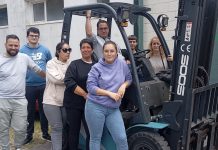 Más de 20 jóvenes hacen el curso de operadores de carretilla en Tomiño