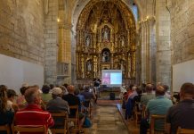 Gran asistencia en la conferencia sobre la peregrinación de la Reina Santa en 1325