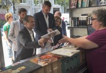 La Feria del Libro de Vigo se inaugura en la Plaza de Compostela