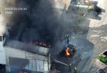 Alarma en Vigo por un incendio industrial en O Caramuxo