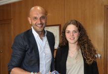 O Porriño reconoce la trayectoria en el ciclismo de Laura Mira