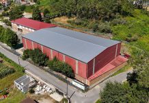 Tui renueva la cubierta del pabellón del CEIP de Randufe