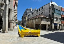 O Porriño instala todos los domingo de verano un mini parque acuático
