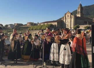 Oia acoge una nueva edición del Encontro dos Pobos