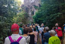 Un centenar de personas descubre el Monasterio de Sanfins en Valença