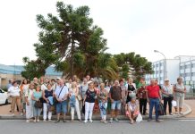 Medio centenar de porriñeses viaja a Ribadeo para conocer la villa natal del filántropo Ramón González