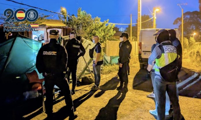 Policia Nacional-registro vivienda en coruxo