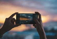 Baiona enseña a capturar la magia del atardecer con un taller de fotografía móvil
