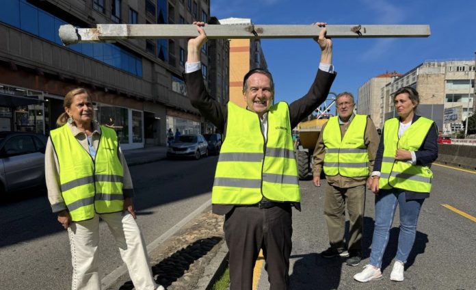 caballero levantando una valla