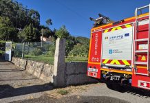 Los Bomberos del GES de A Guarda sofocan un incendio en una cocina en O Rosal