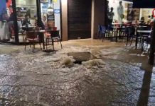 Caos en la plaza de la Independencia por la rotura de una tubería