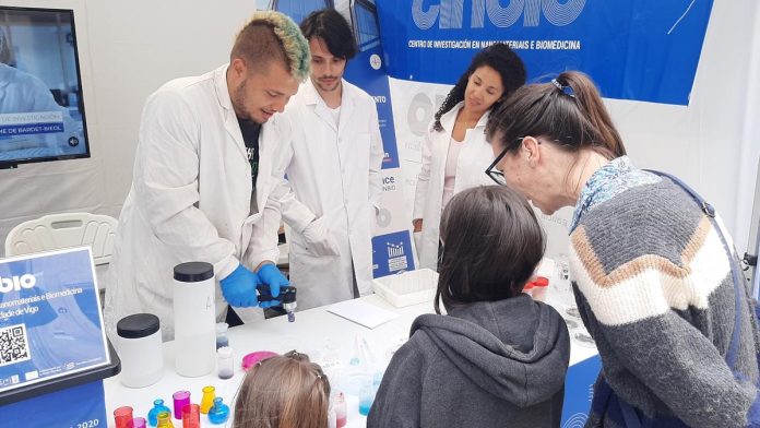Na carpa informativa CinBio