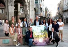 Música, premios y compras en la primera “Noite Aberta” de O Porriño