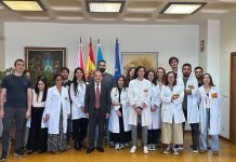 Caballero apoya la demanda de los radiólogos del Cunqueiro para reforzar el personal de guardia y urgencias