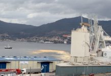 Una implosión de un tanque provoca un vertido de aceite vegetal en el Puerto de Vigo