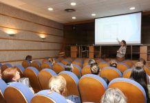 El Concello do Porriño explica a los placeros el calendario de la transformación integral del mercado