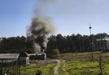 Los bomberos sofocan un incendio en la protectora Proyecto Gato de Gondomar