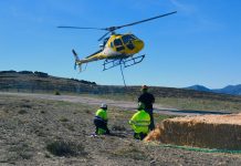 La Xunta inicia el reparto aéreo de 60 toneladas de paja para alimentar a la fauna silvestre afectada por el fuego