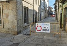 Baiona cierra la calle Conde por peligro de derrumbe de un inmueble