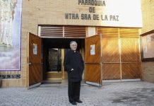 La parroquia viguesa de La Paz despide a Don Serafín, su párroco durante 34 años